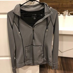B/W workout sweatshirt